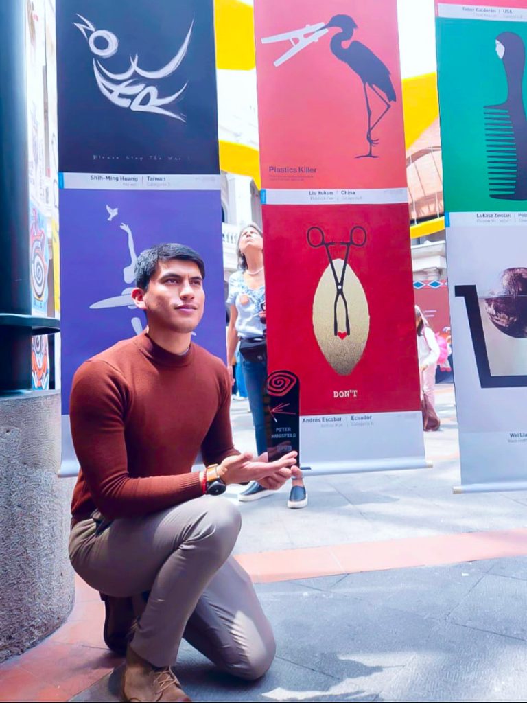 Reconocimiento a la Creatividad en la Ecuador Poster Bienal