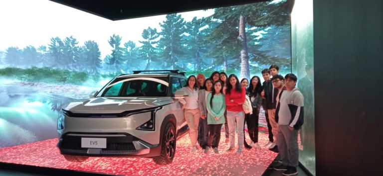 Estudiantes de Diseño Multimedia exploran la innovación en Kia E-Ground Quito