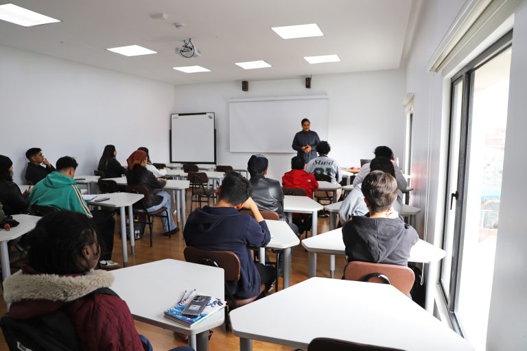 Inducciones para los nuevos estudiantes del primer semestre de la Carrera de Diseño Multimedia: Bienvenida a una formación innovadora