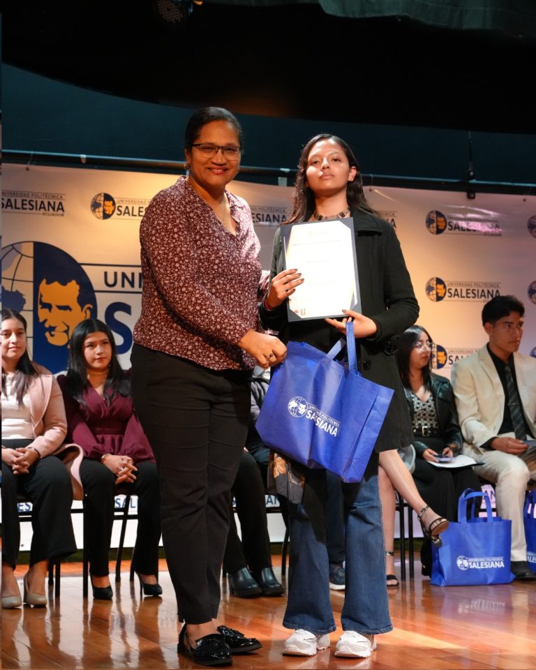 Reconocimiento e incentivo a mejores promedios