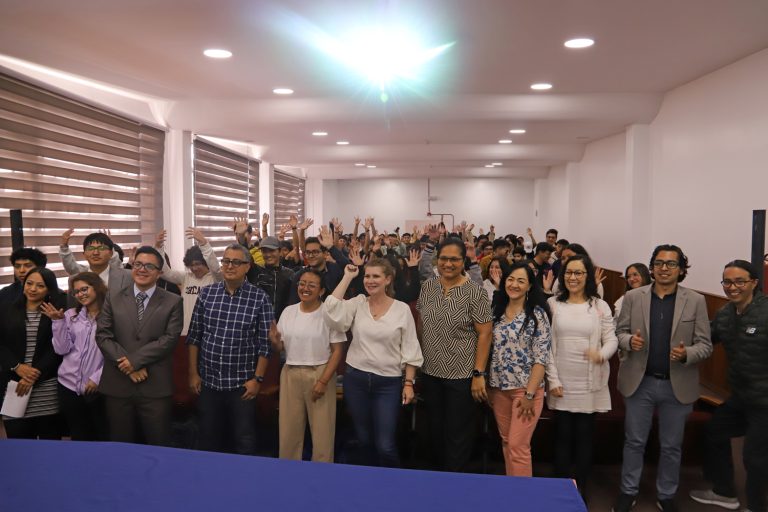 Carrera de Diseño Multimedia celebra su cuarto aniversario con charlas sobre inteligencia artificial e innovación creativa