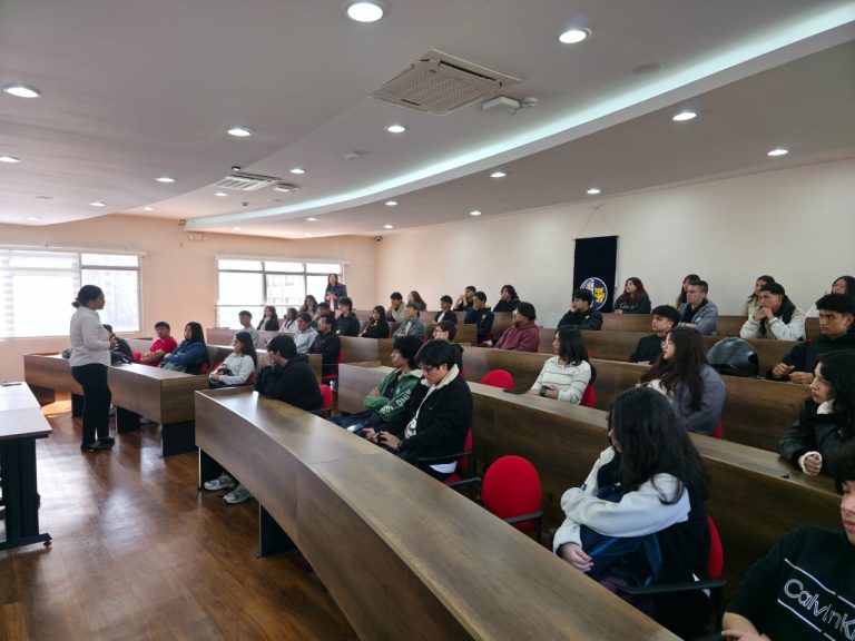 Listos para el éxito: Nuevos estudiantes de Diseño Multimedia inician su camino académico con la semana de nivelación