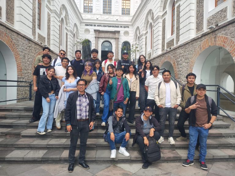 Explorando el Arte Conceptual: Estudiantes de Diseño Multimedia visitan el CAC
